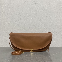 셀린느 하프문 소프트 트리옹프 백 (46cm)