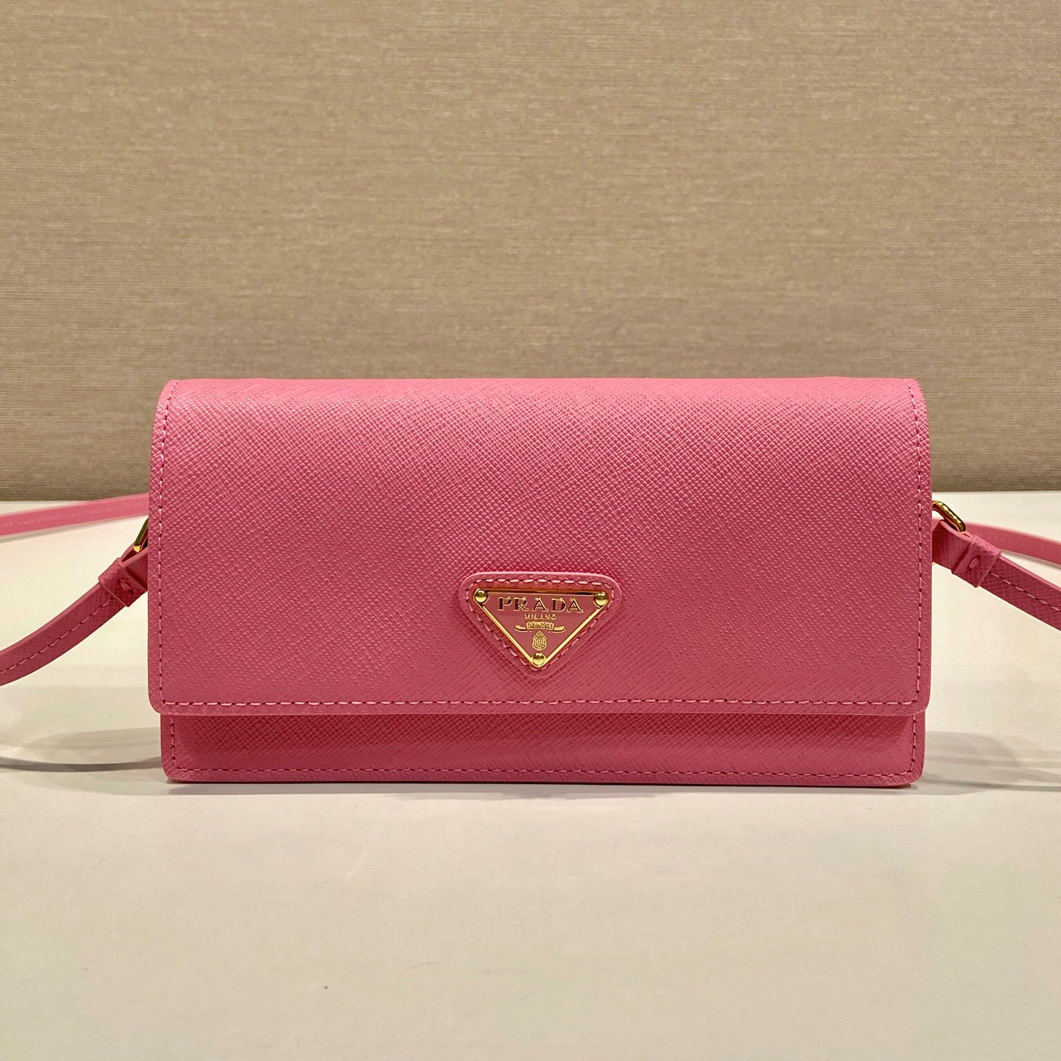 프라다 가죽 숄더백 (18cm)