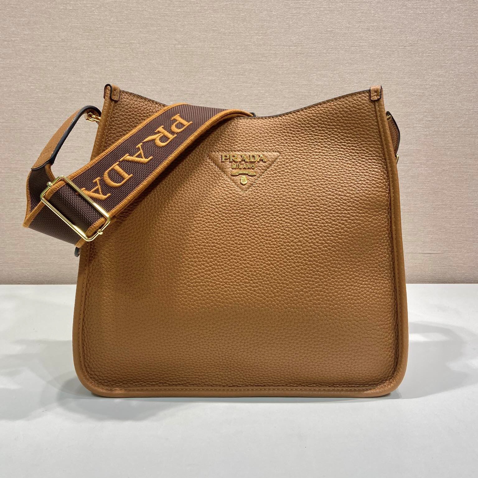 프라다 가죽 숄더백 (30cm)