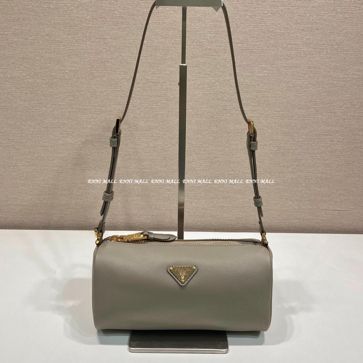 프라다 가죽 숄더백