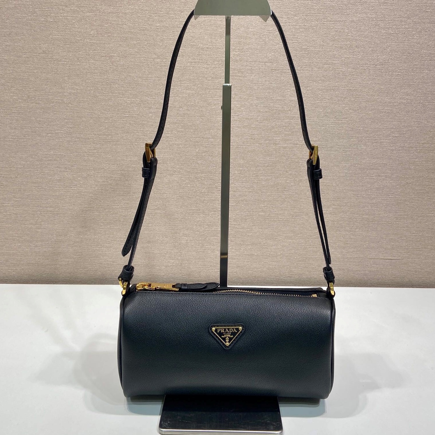 프라다 가죽 숄더백
