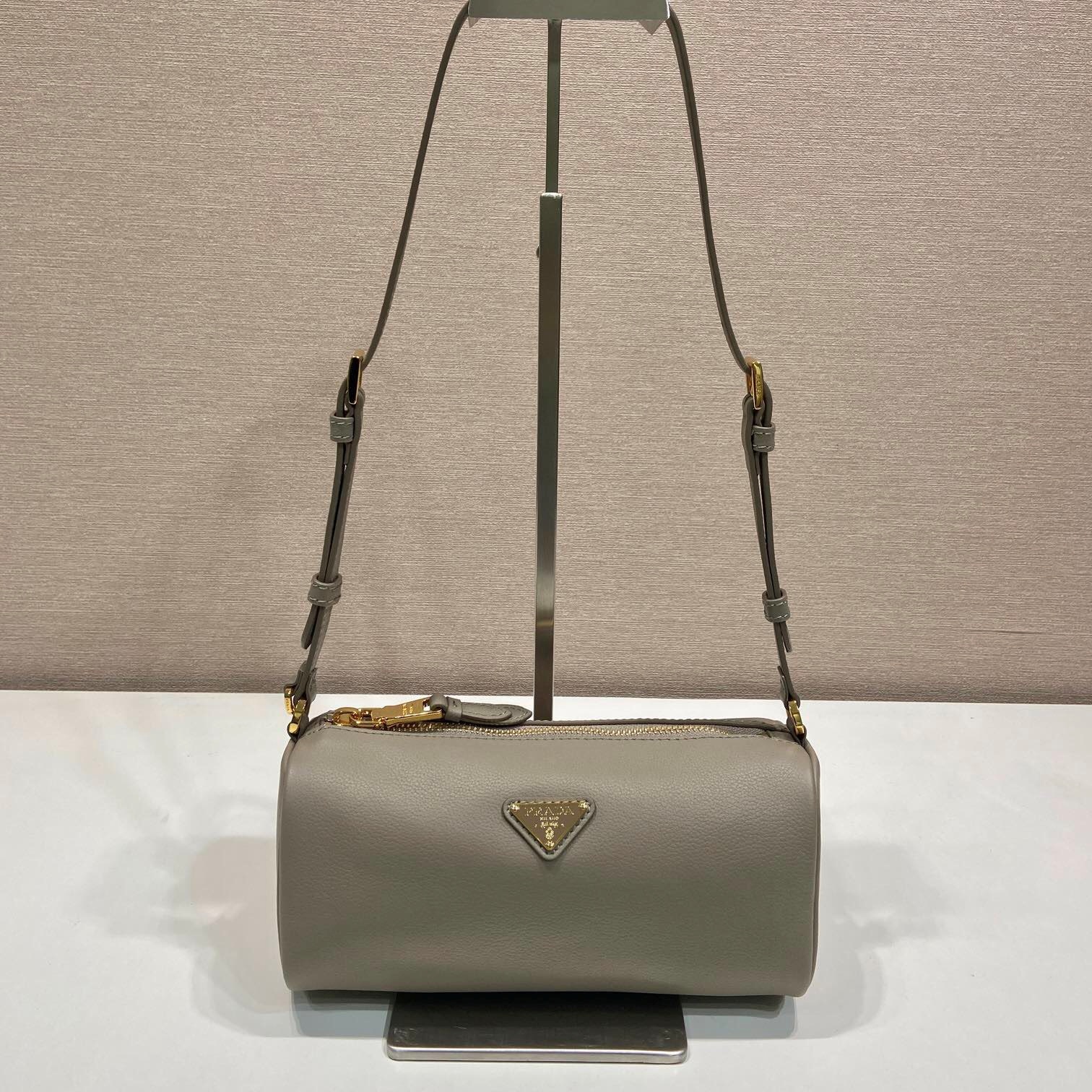 프라다 가죽 숄더백