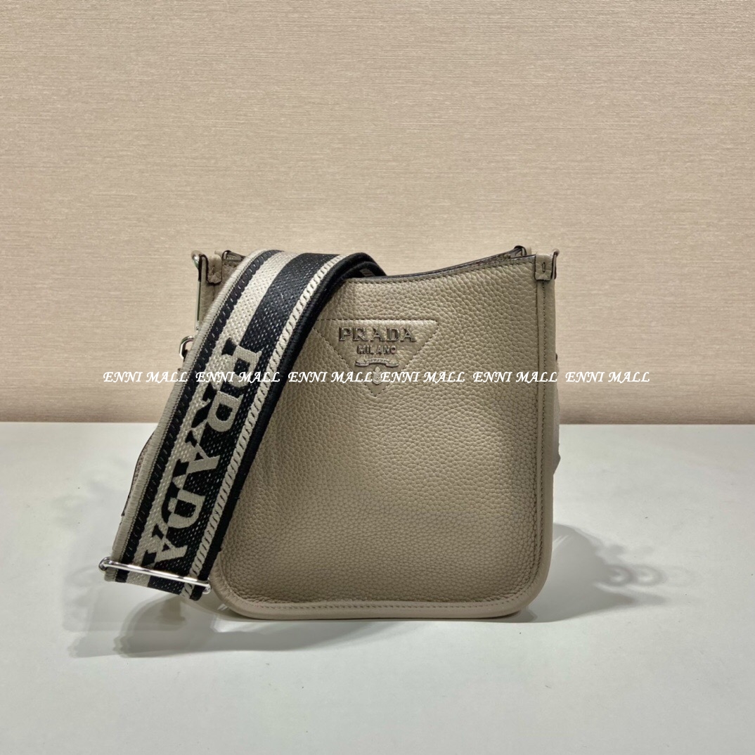 프라다 가죽 숄더백