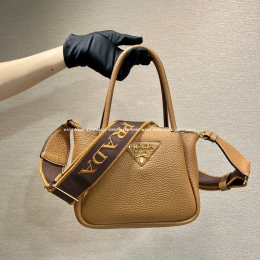 프라다 가죽 숄더백