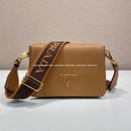 프라다 메신저백 (23cm)