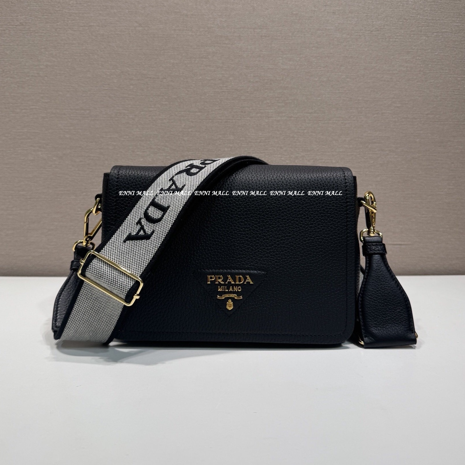 프라다 메신저백 (23cm)