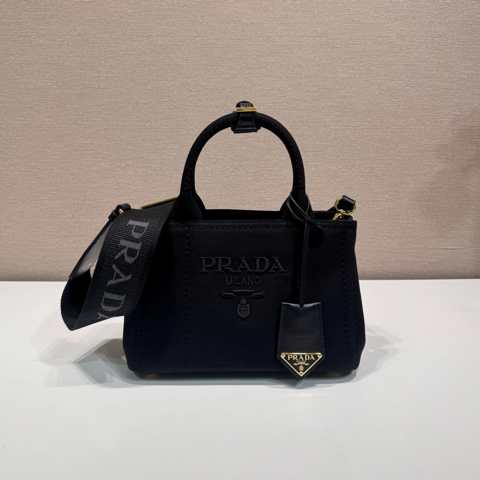 프라다 숄더백 (22cm)