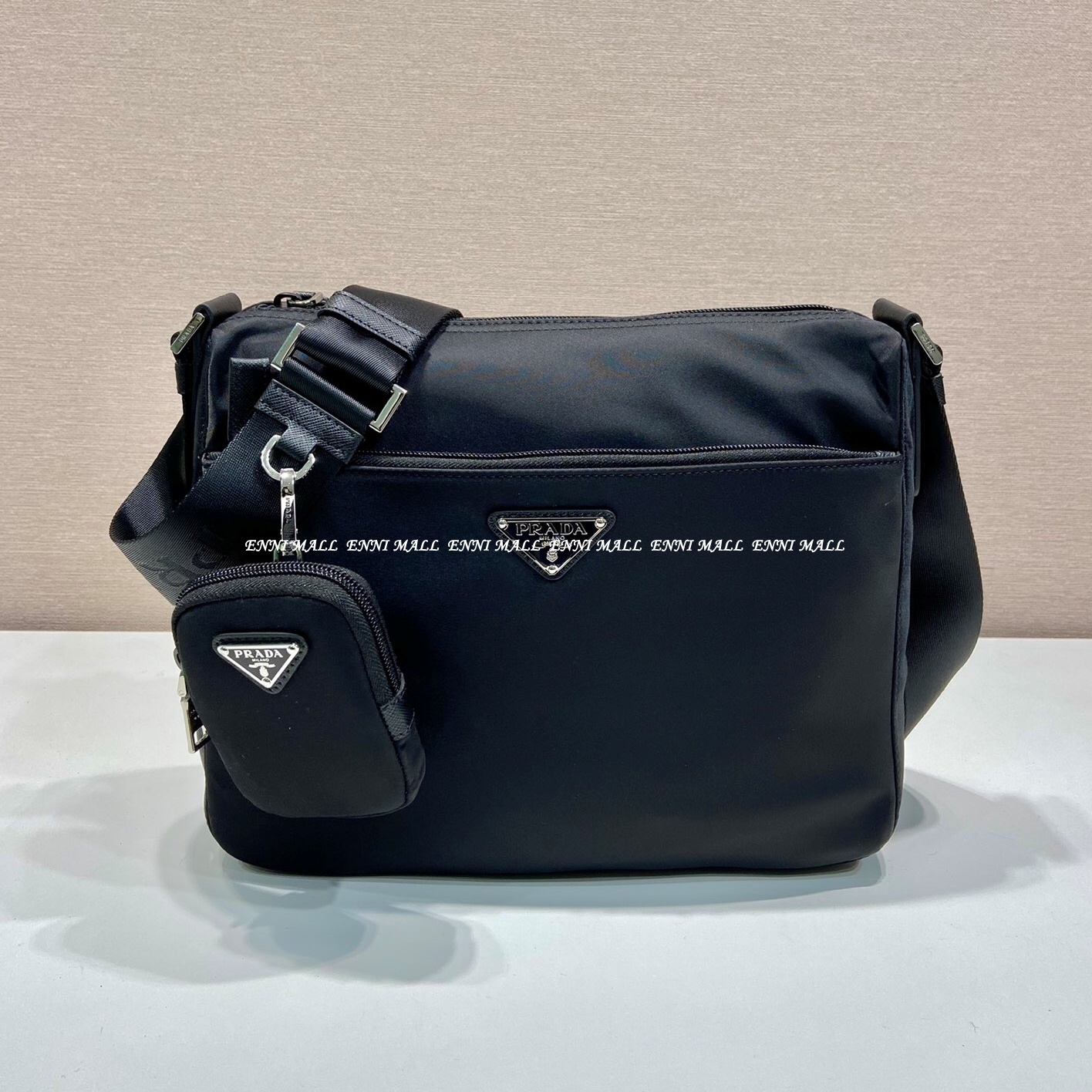 프라다 메신저백 (30cm)