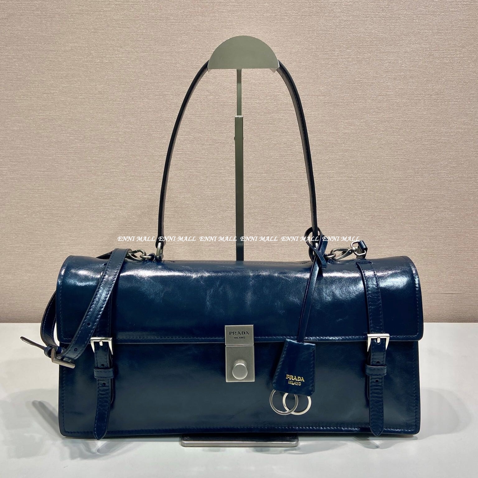 프라다 가죽 숄더백 (38cm)