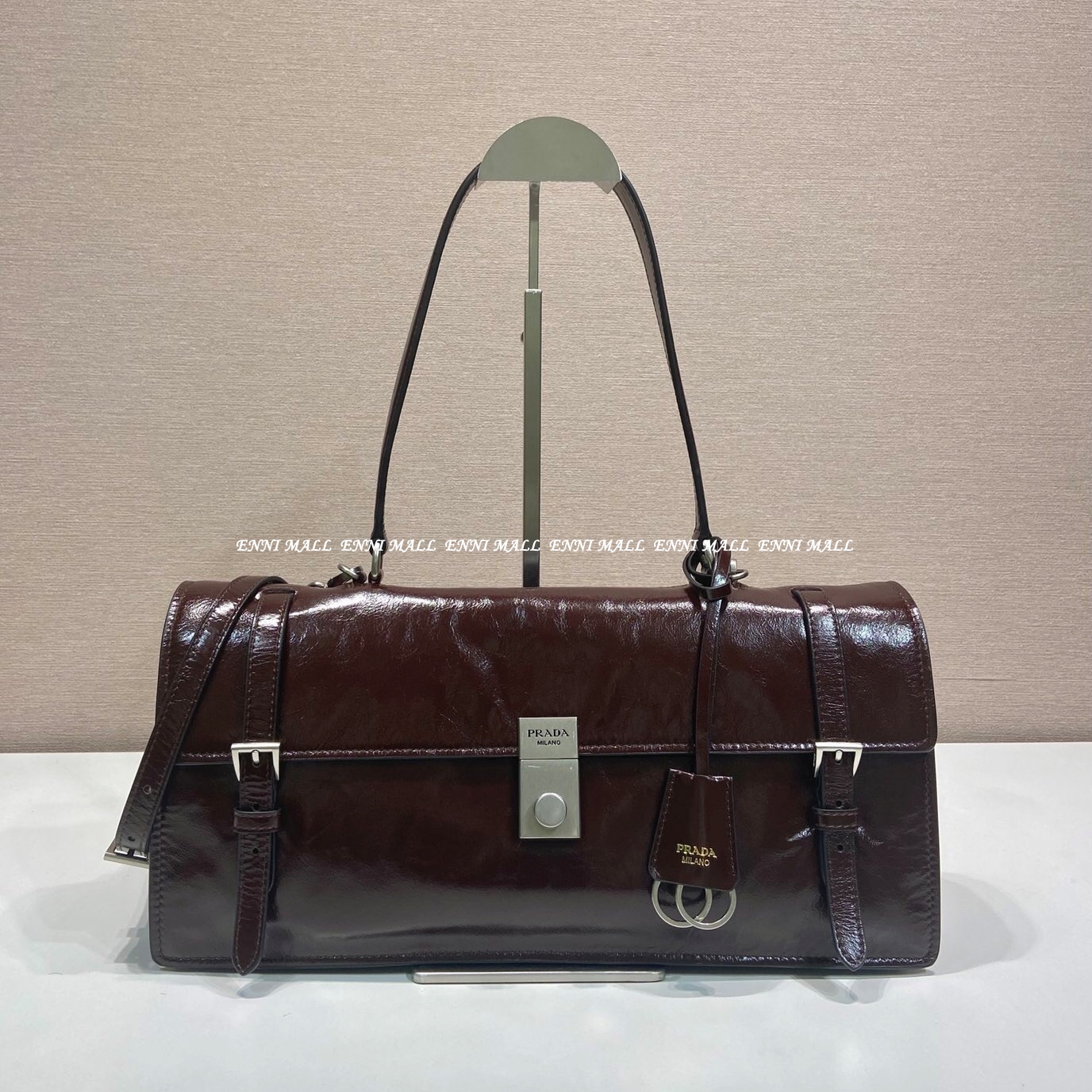 프라다 가죽 숄더백 (38cm)