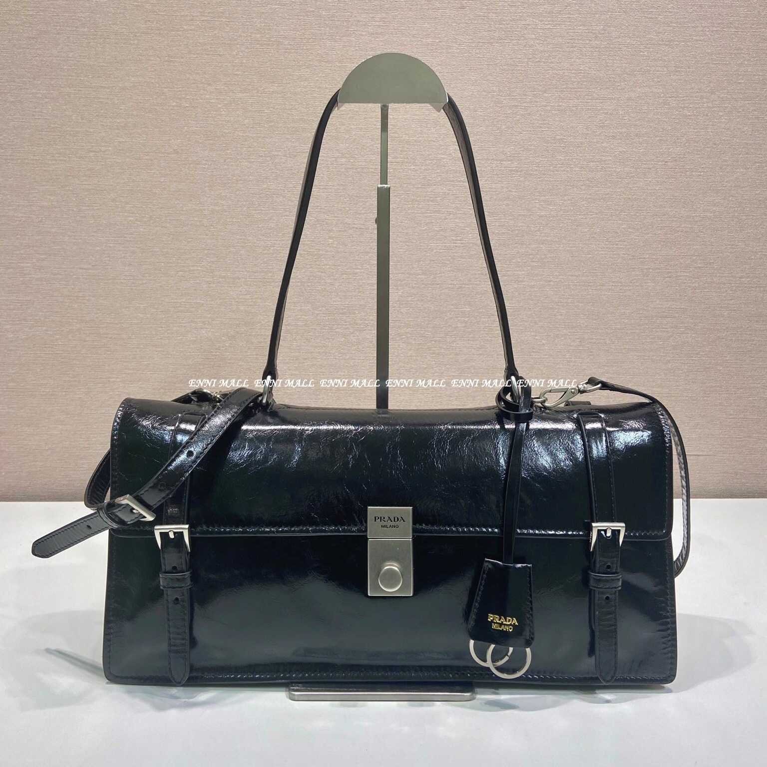 프라다 가죽 숄더백 (38cm)