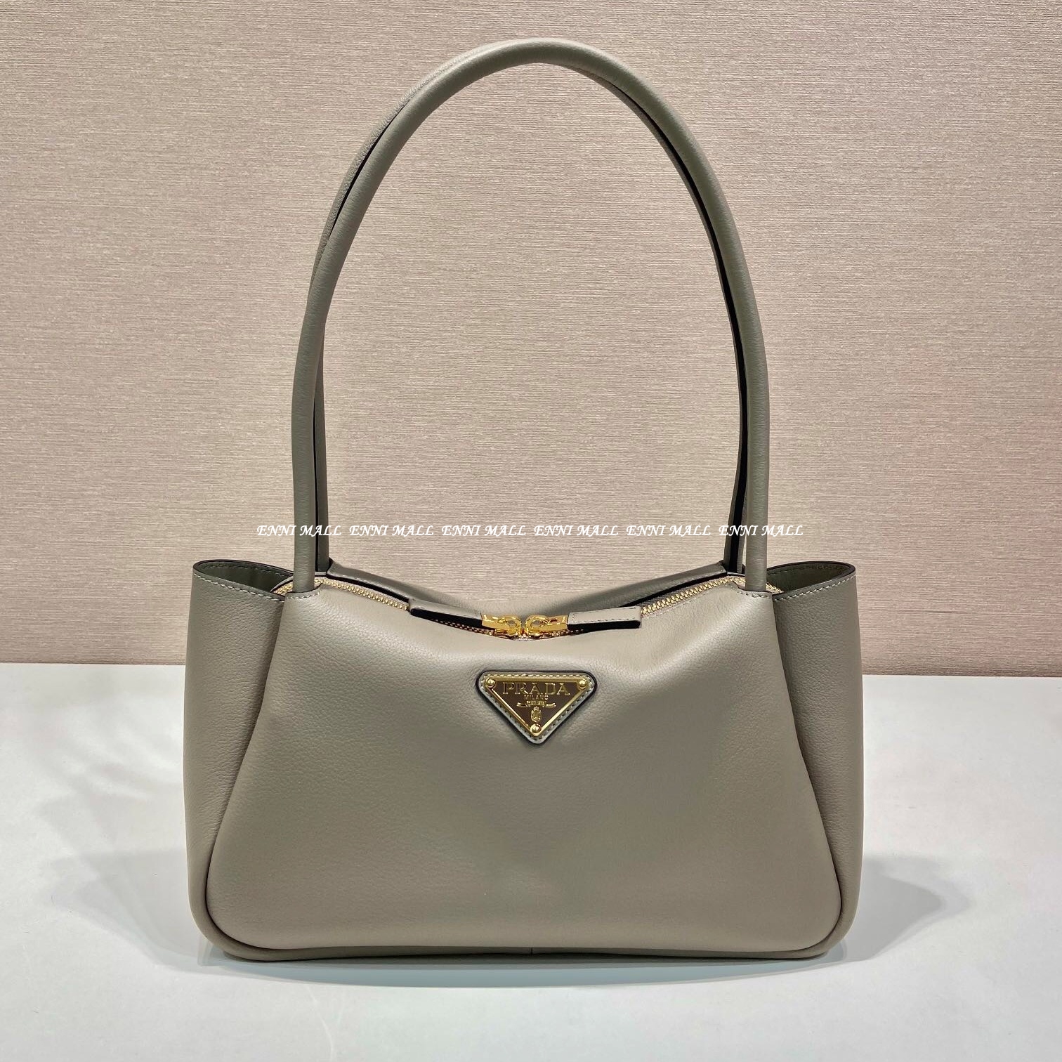 프라다 가죽 숄더백 (28cm)