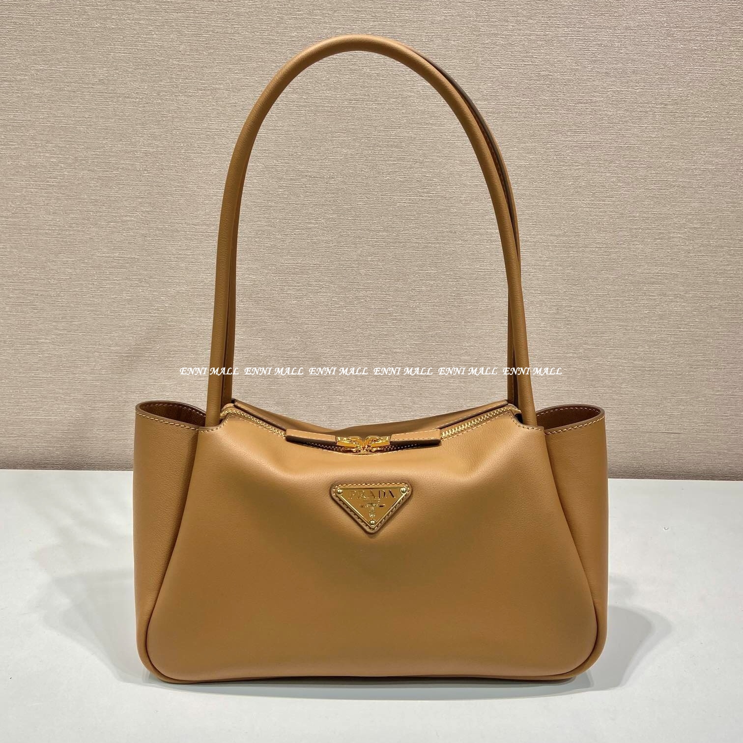 프라다 가죽 숄더백 (28cm)