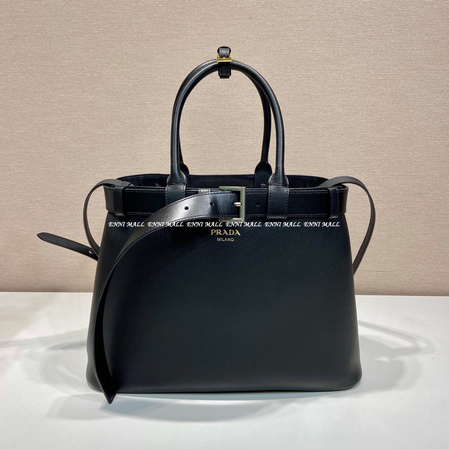 프라다 가죽 핸드백 (37.5cm)