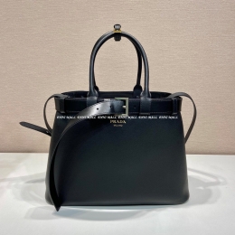 프라다 가죽 핸드백 (37.5cm)