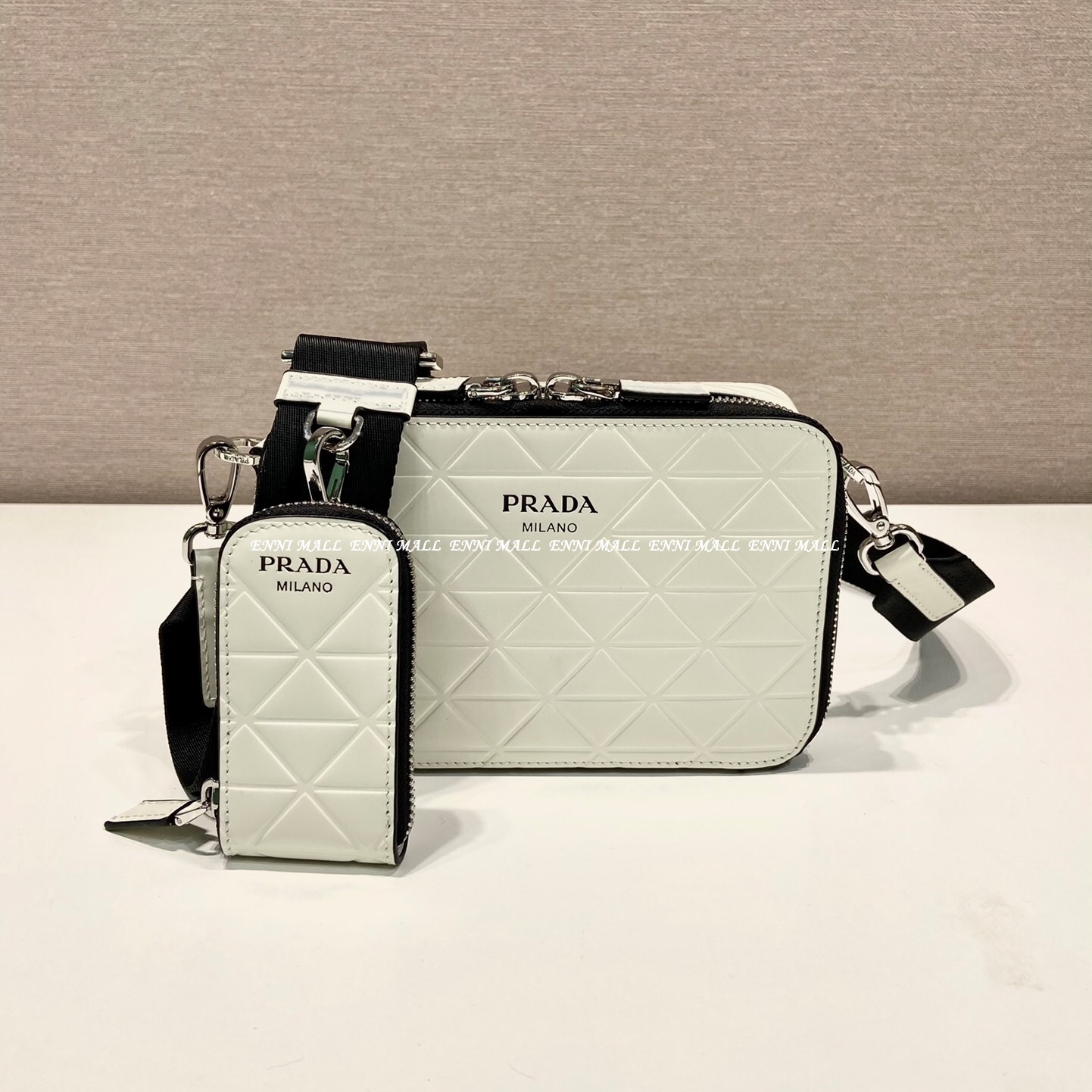 프라다 카메라백 (19cm)