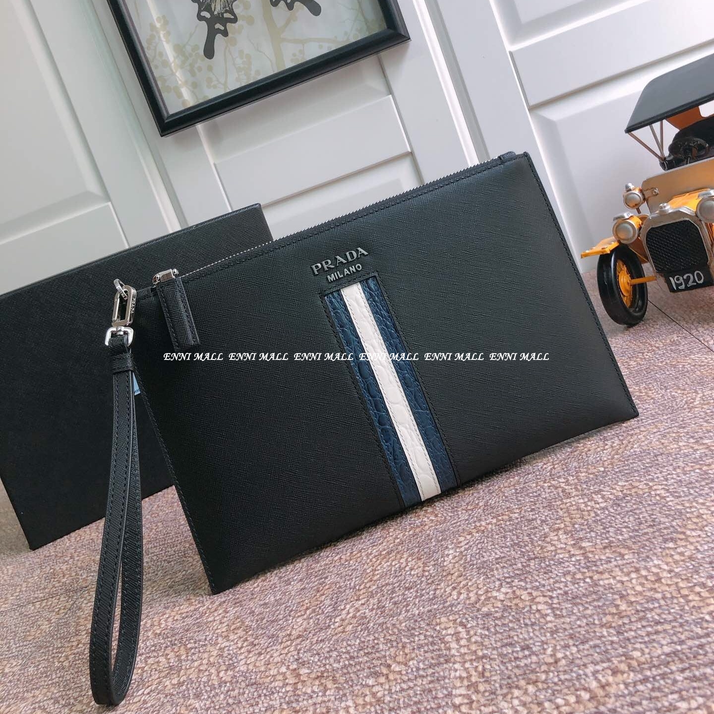 프라다 클러치 (28cm)