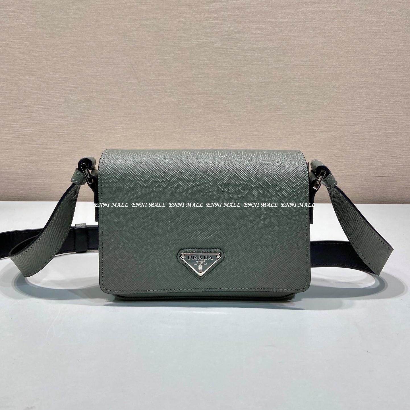 프라다 가죽 숄더백 (19cm)