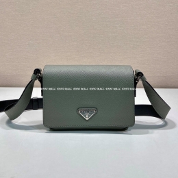 프라다 가죽 숄더백 (19cm)