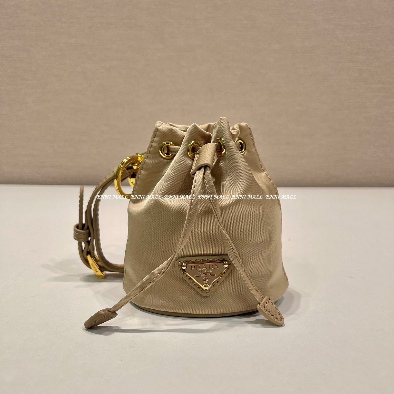 프라다 미니 버킷백 (8.5cm)