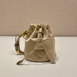 프라다 미니 버킷백 (8.5cm)