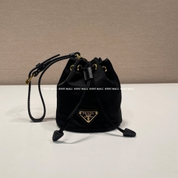 프라다 미니 버킷백 (8.5cm)