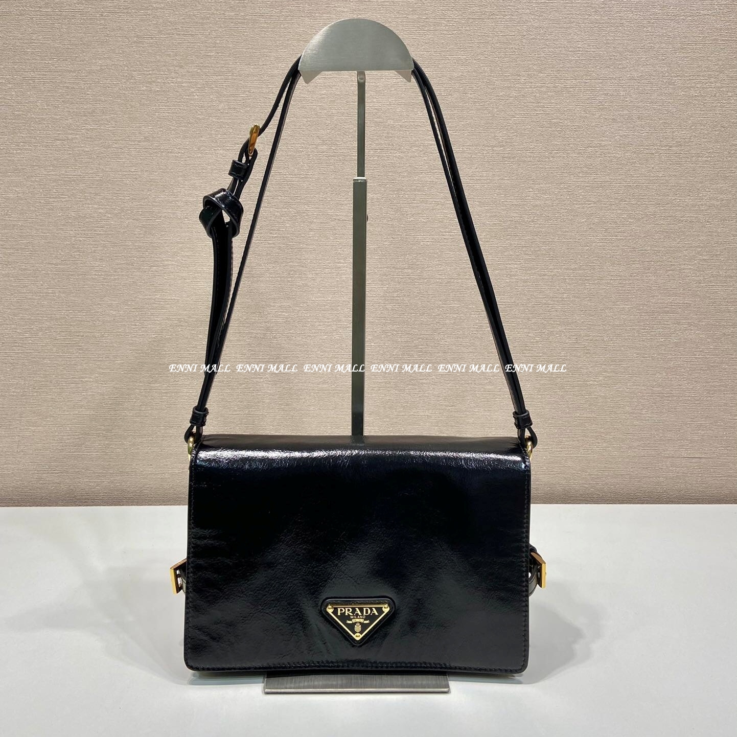 프라다 메신저백 (23cm)