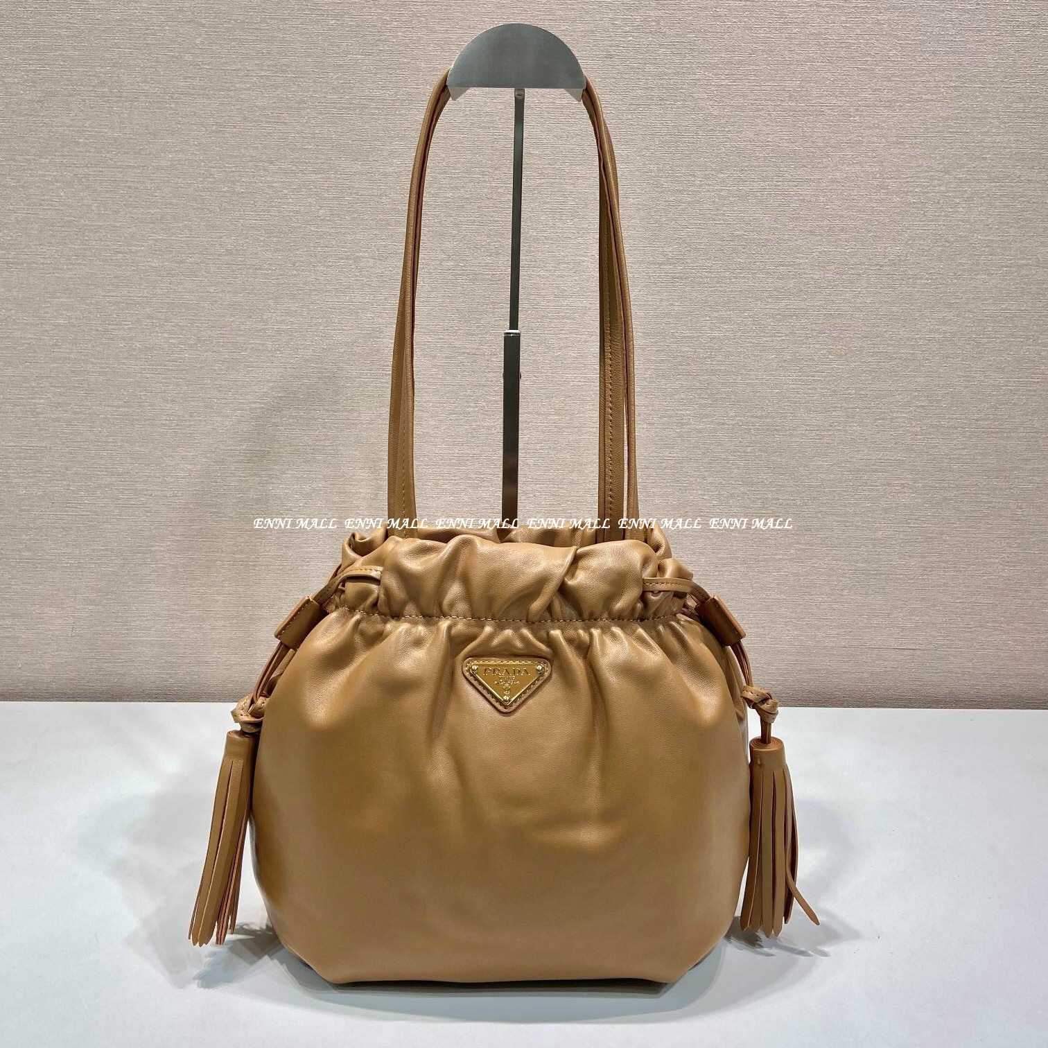 프라다 버킷백 (24cm)