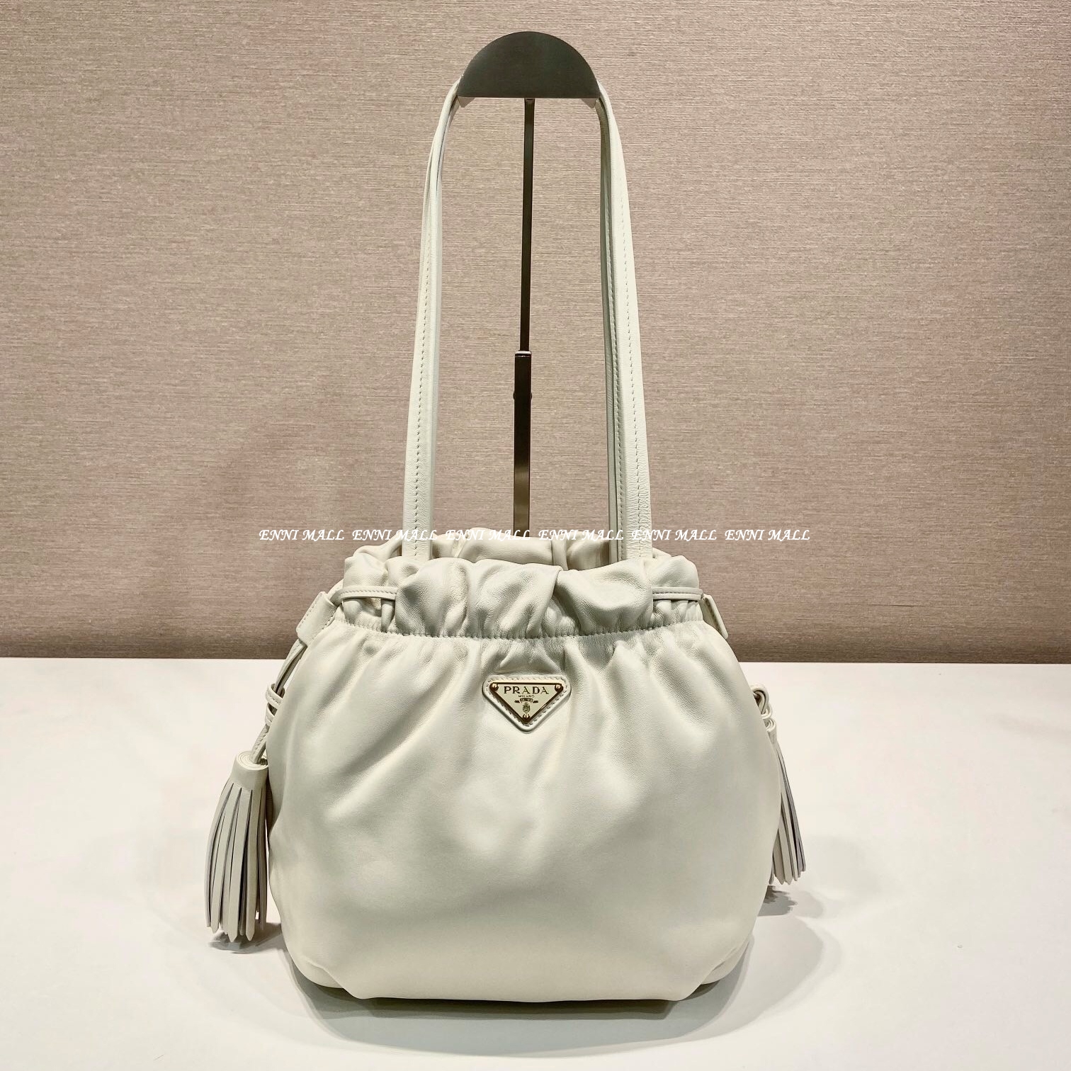 프라다 버킷백 (24cm)