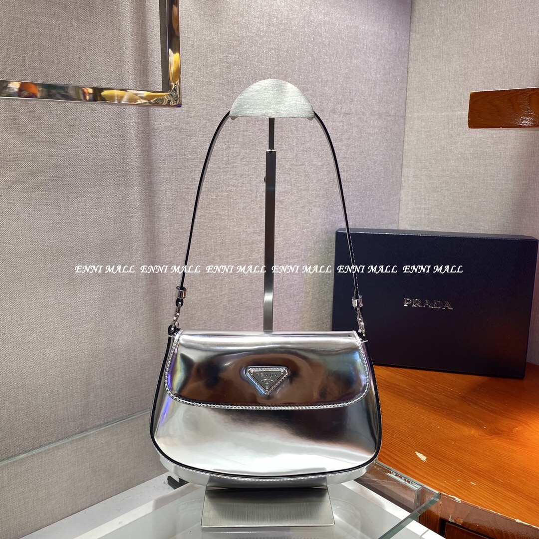 프라다 레더 호보백 (23cm)