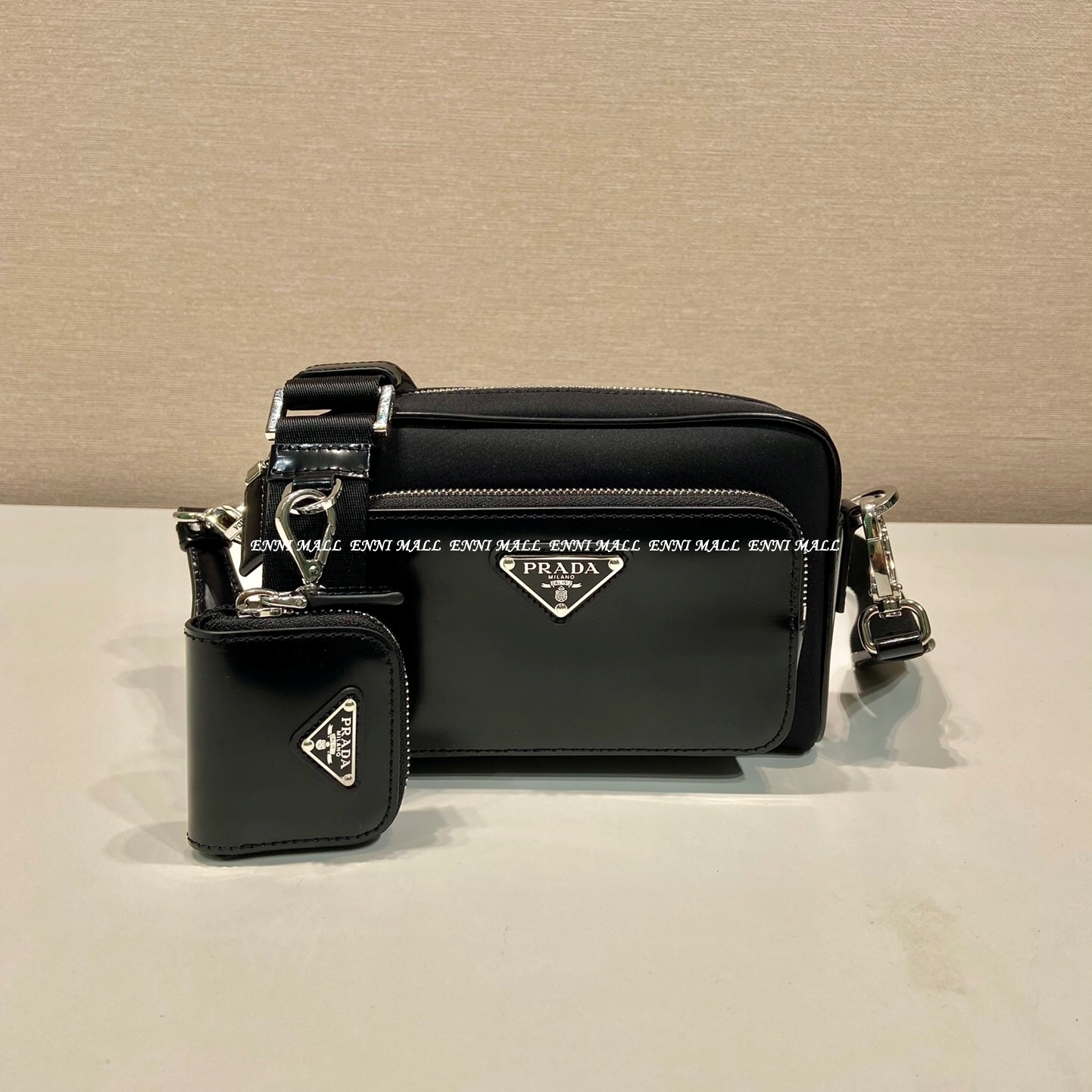 프라다 메신저백 (18cm)