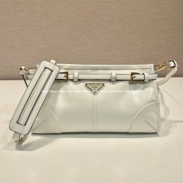 프라다 가죽 숄더백 (26cm)