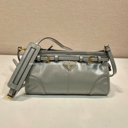 프라다 가죽 숄더백 (26cm)