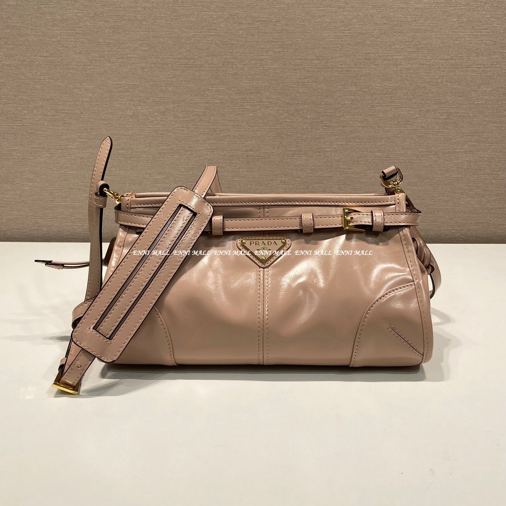 프라다 가죽 숄더백 (26cm)