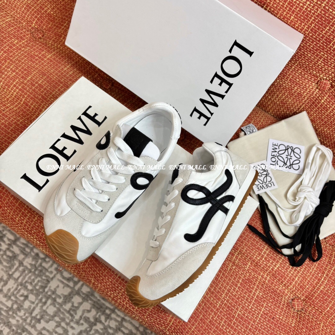 로에베 스니커즈