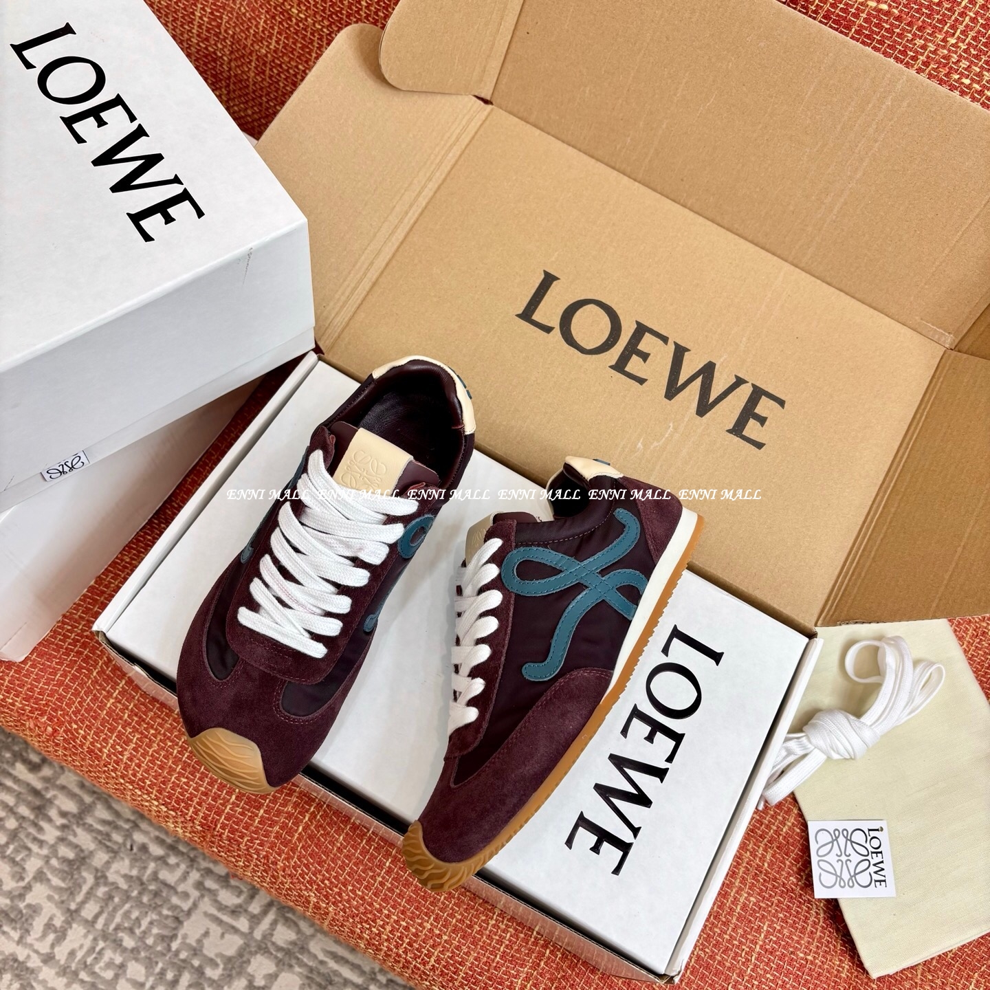 로에베 스니커즈