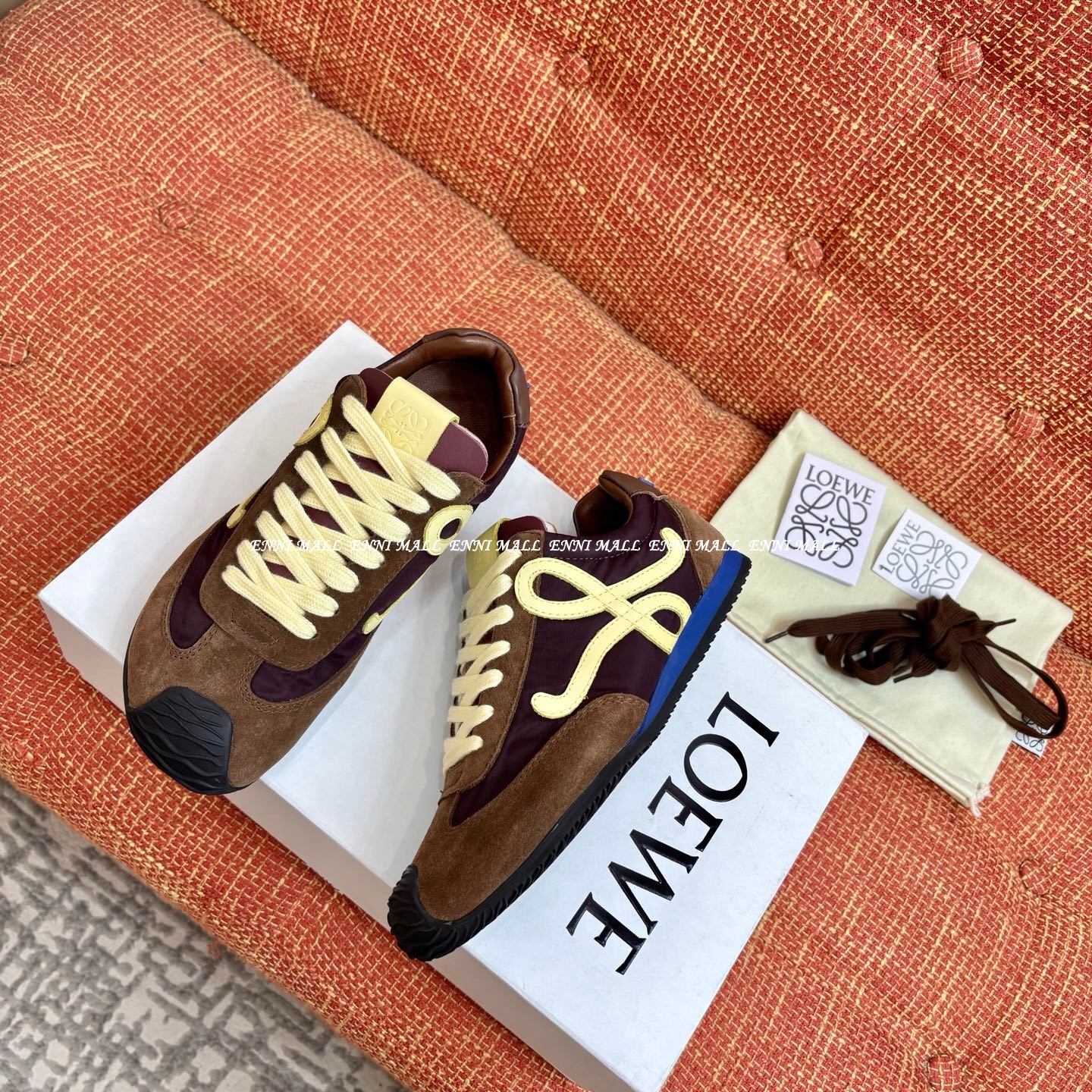 로에베 스니커즈