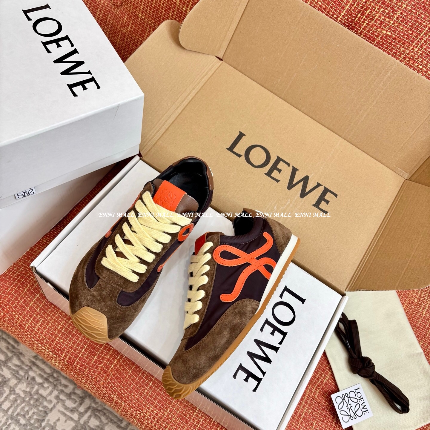 로에베 스니커즈