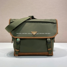 프라다 메신저백 (30cm)
