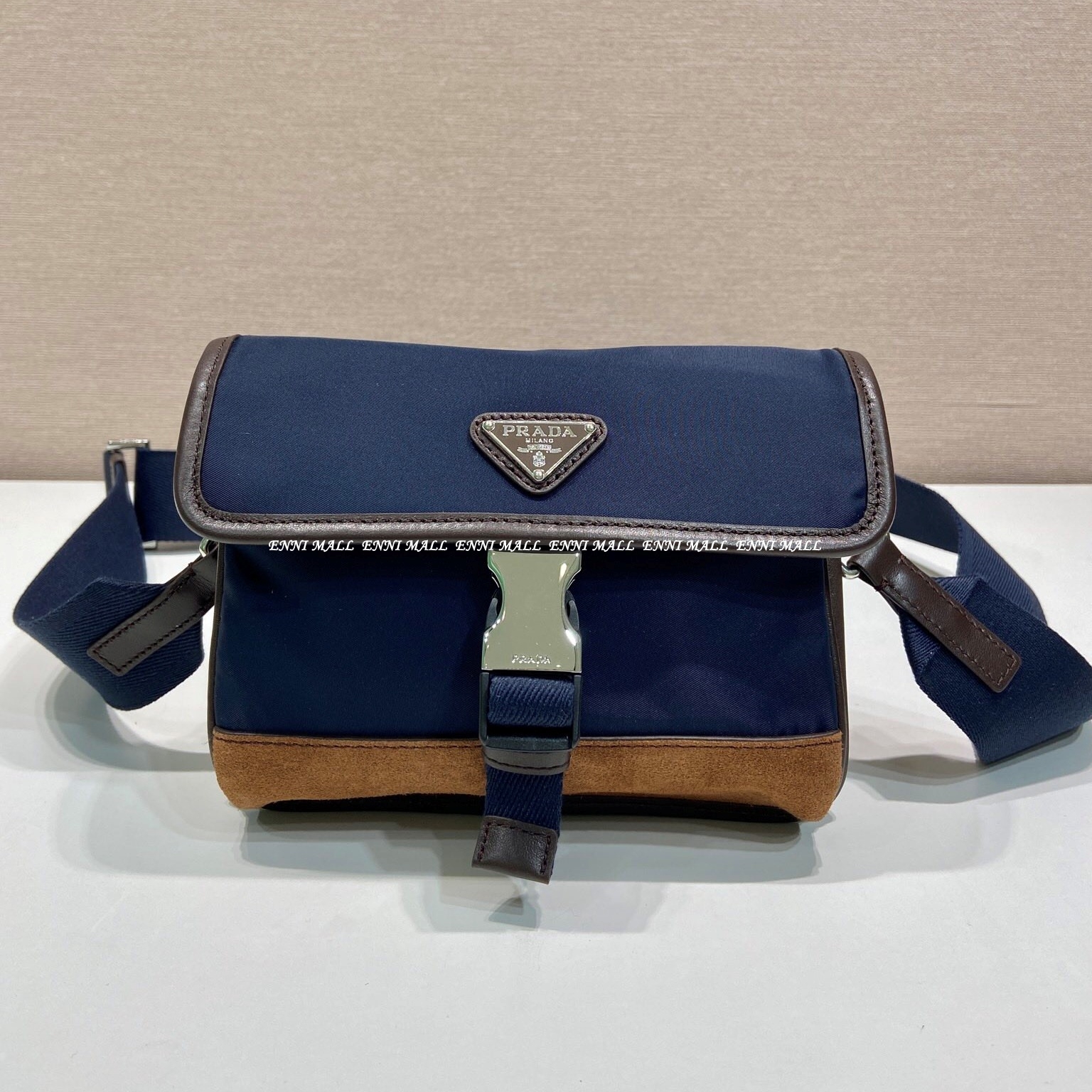 프라다 메신저백 (18cm)