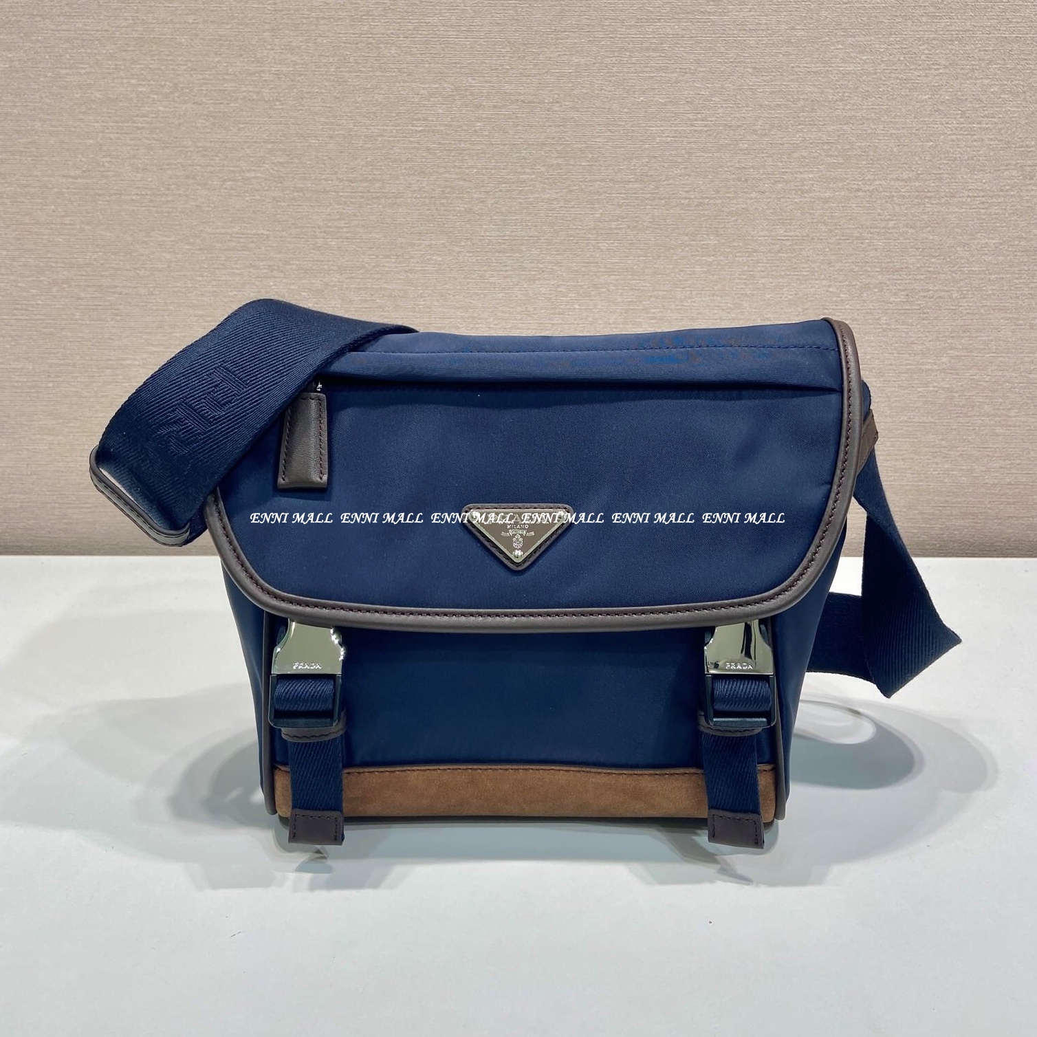 프라다 메신저백 (20cm)
