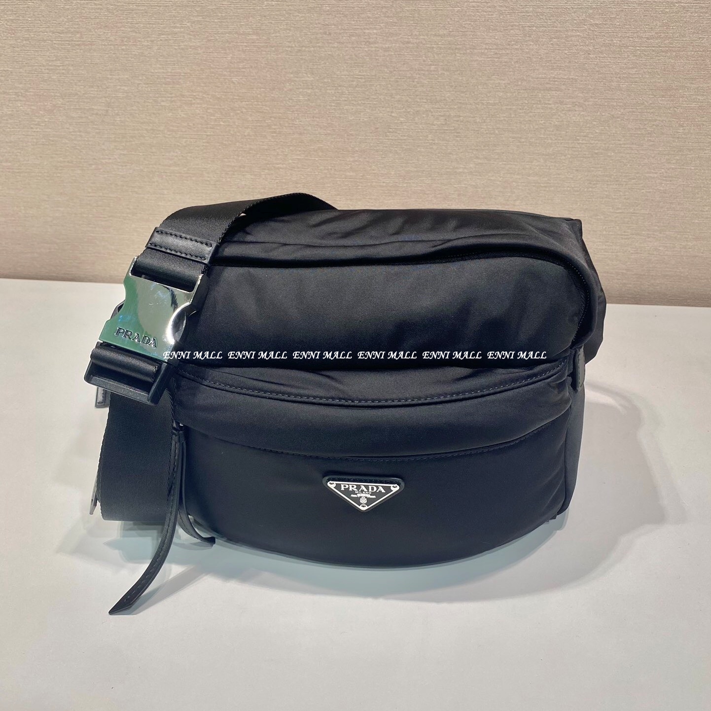 프라다 메신저백 (26cm)