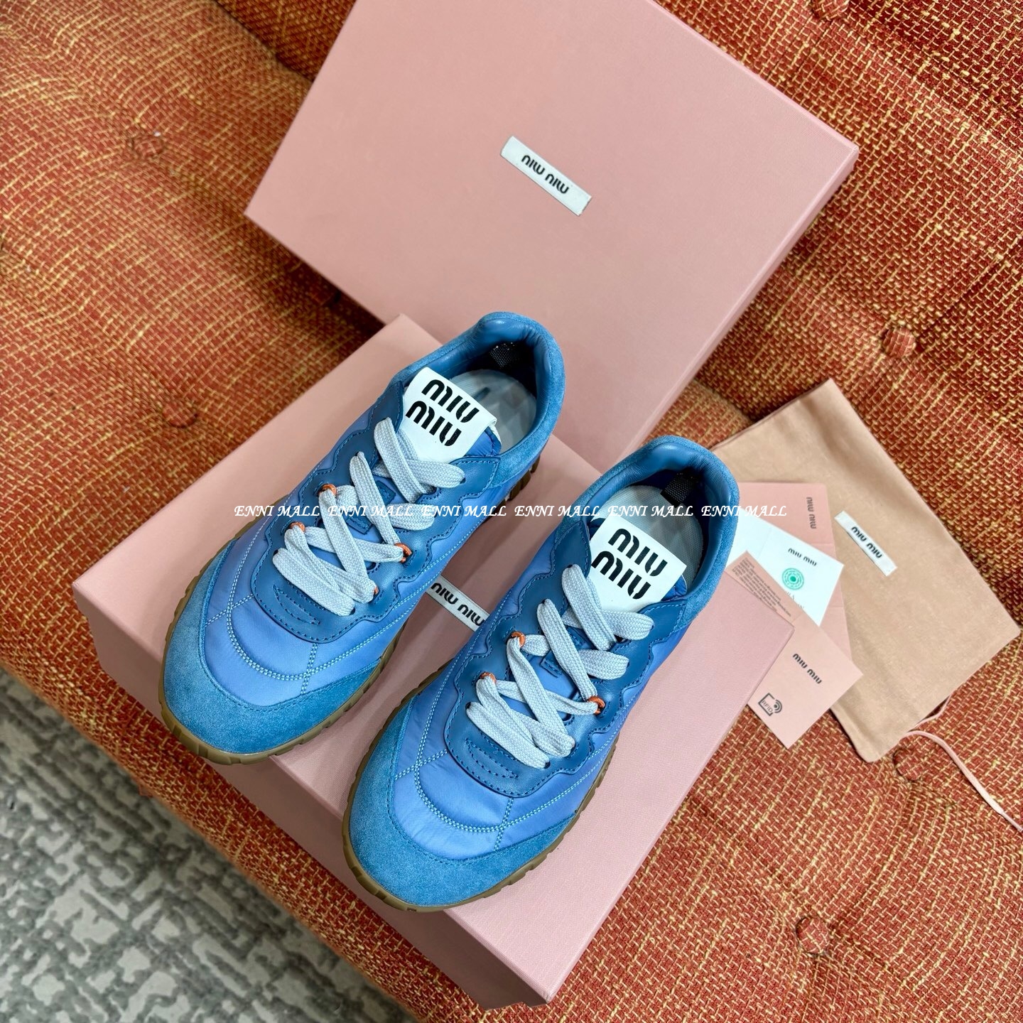 미우미우 스니커즈