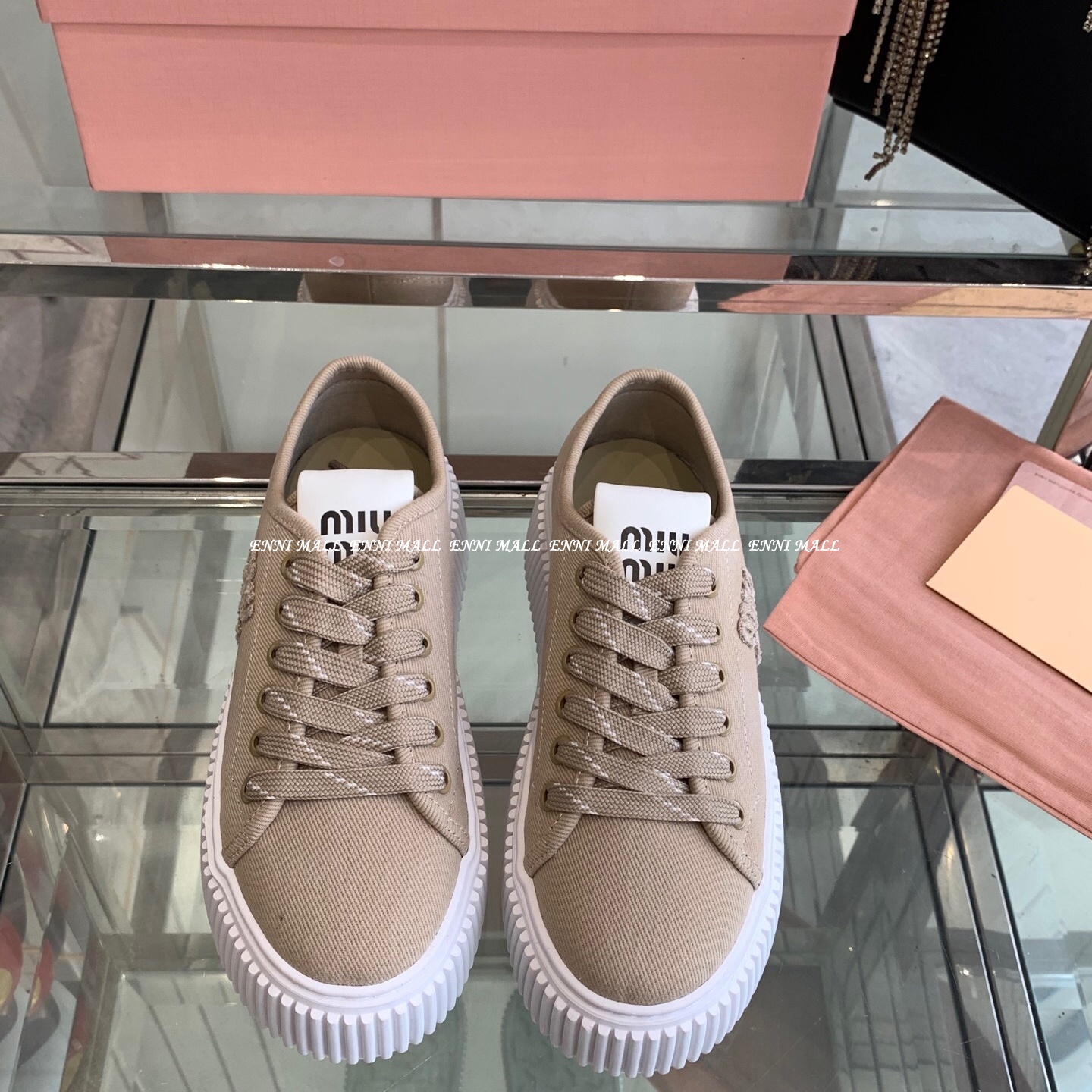 미우미우 스니커즈