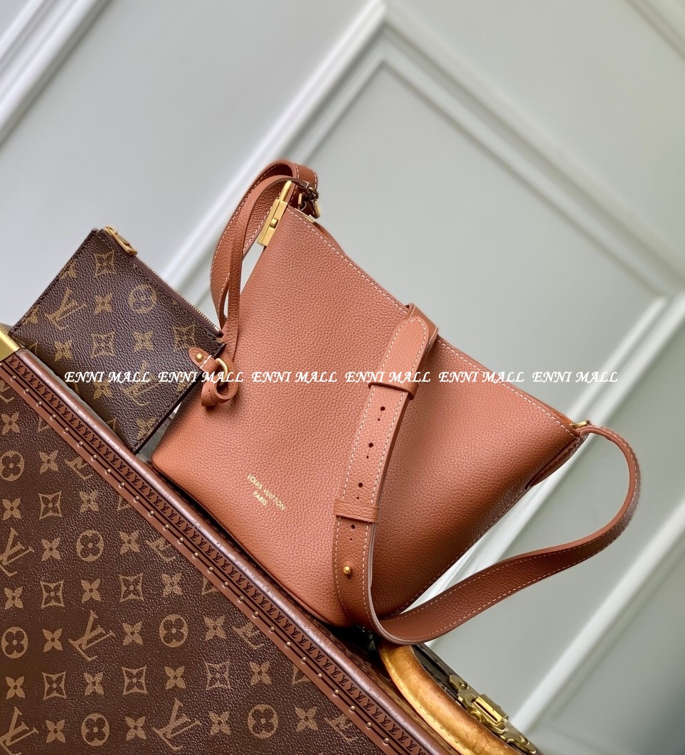 루이비통 로우키 올인 BB (16cm)