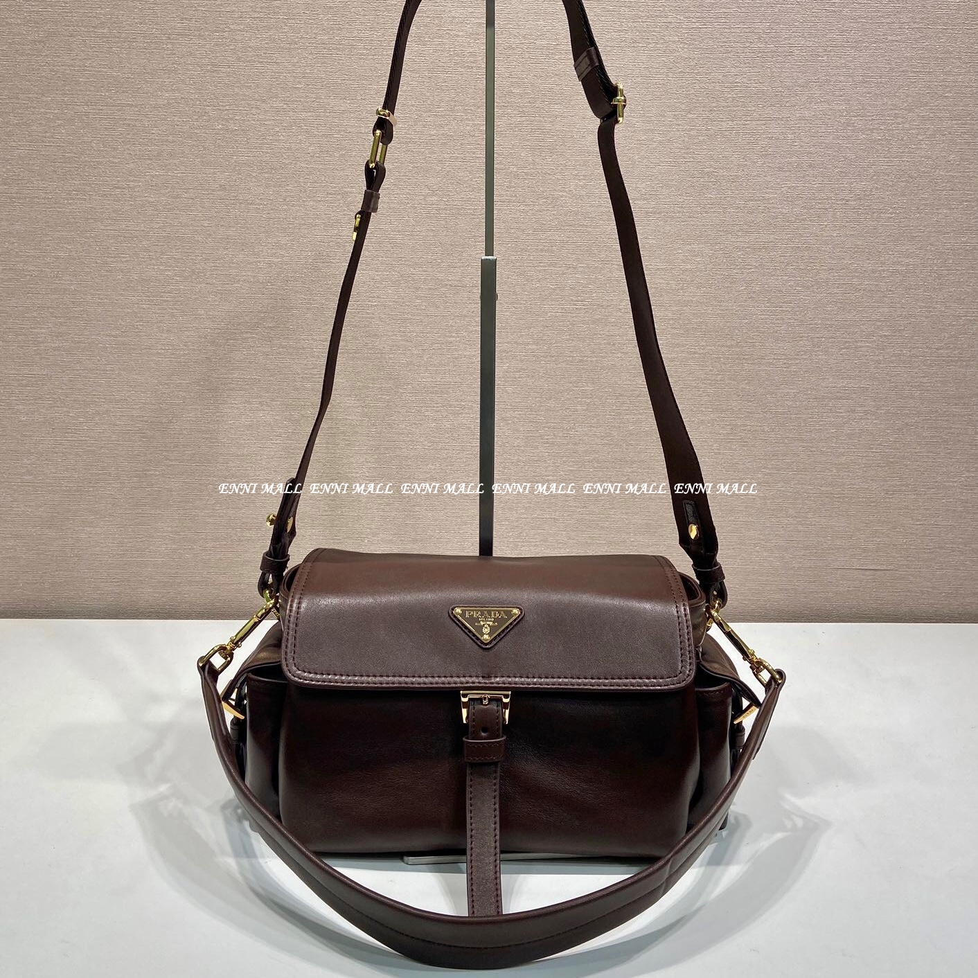 프라다 메신저백 (30cm)