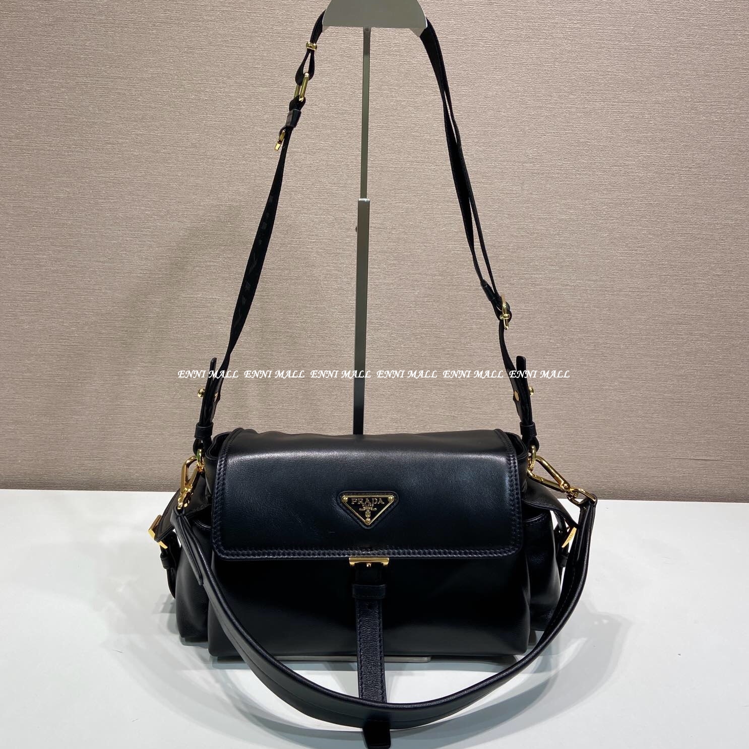 프라다 메신저백 (30cm)