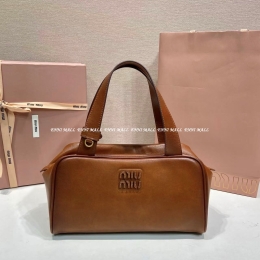 미우미우 핸드백 (28cm)