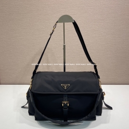 프라다 숄더백 (37.5cm)