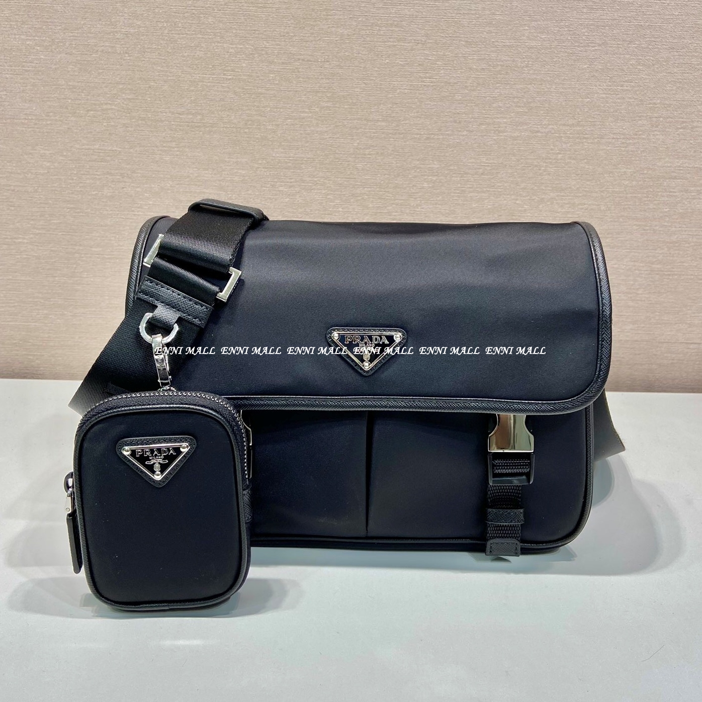 프라다 메신저백 (26cm)